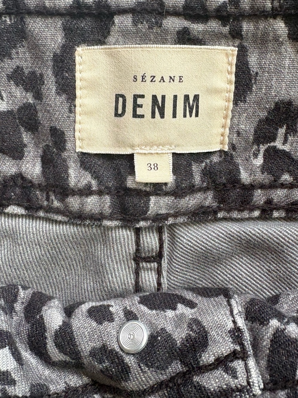Sézane Timéo Denim Trousers Grey Leopard Print Tapered High-Rise Sz 6/38 - Picture 3 of 8